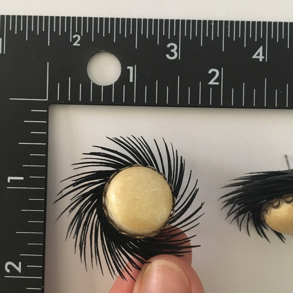 Rockabilly tiki pinup mcm style black and cream vintage earrings with post back - Picture 4 of 5